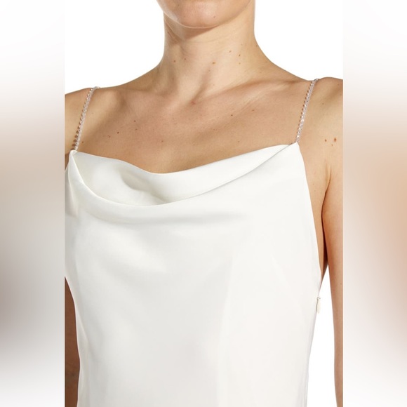 White gown - Picture 4 of 8